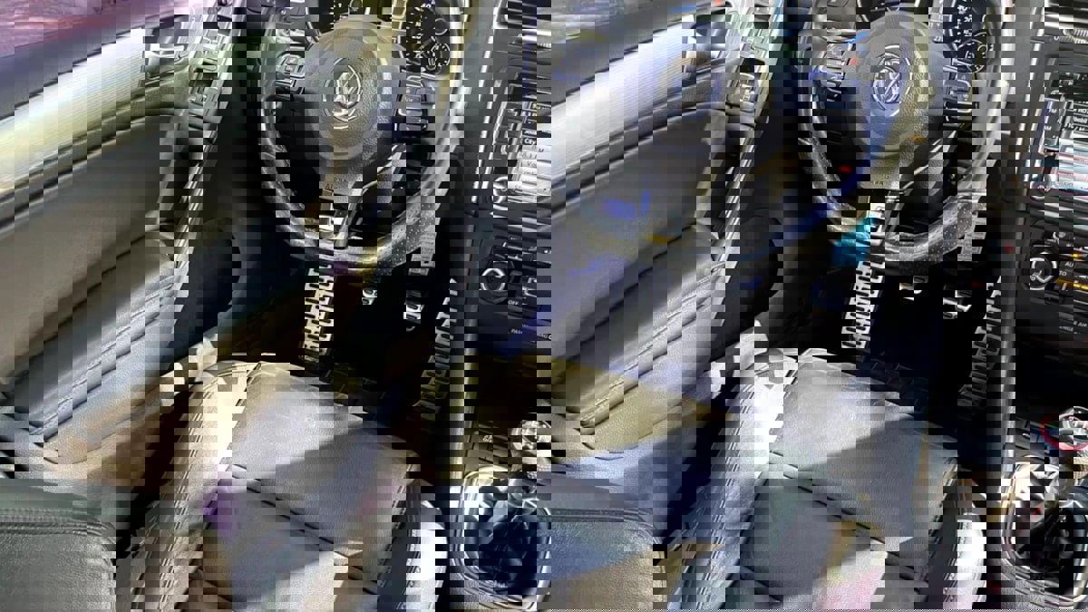 Used 2013 Volkswagen Golf R 4-Door image 27