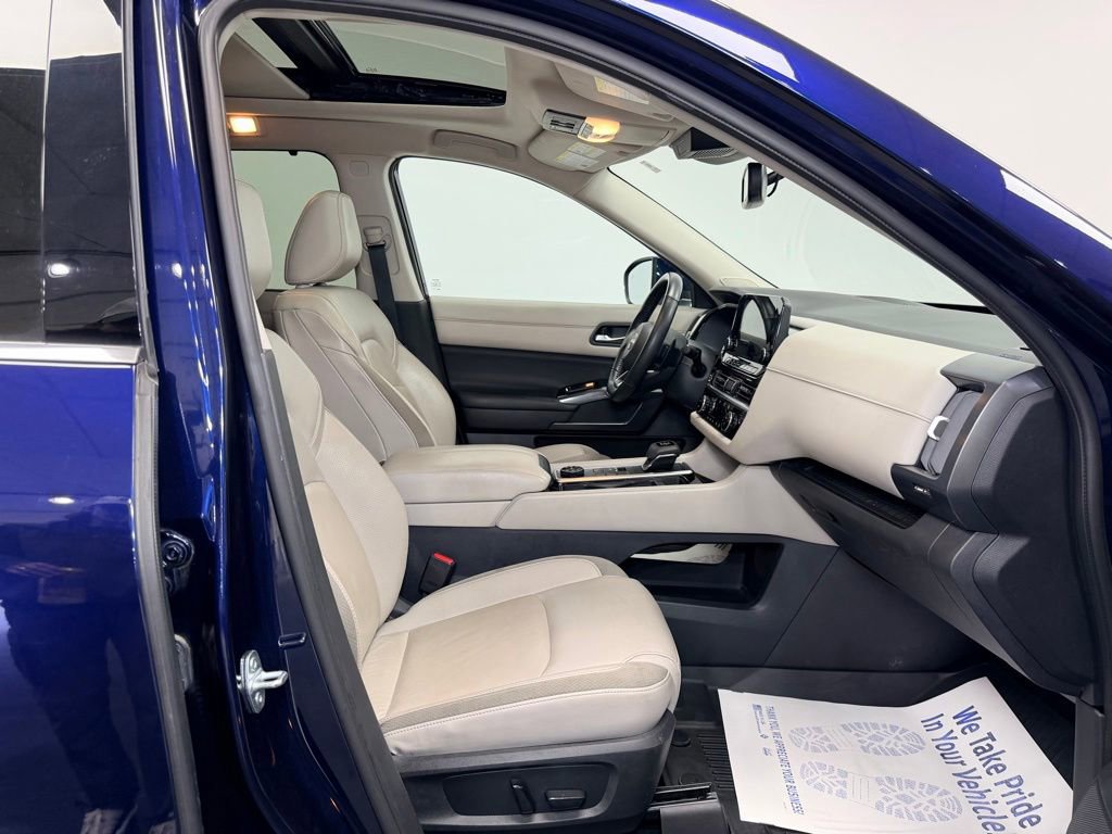 Used 2022 Nissan Pathfinder SL AWD/4WD image 18