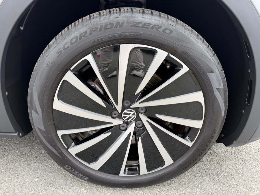 Used 2024 Volkswagen ID.4 Pro AWD/4WD image 46