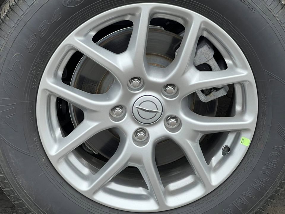 Used 2026 Chrysler Pacifica Select image 8