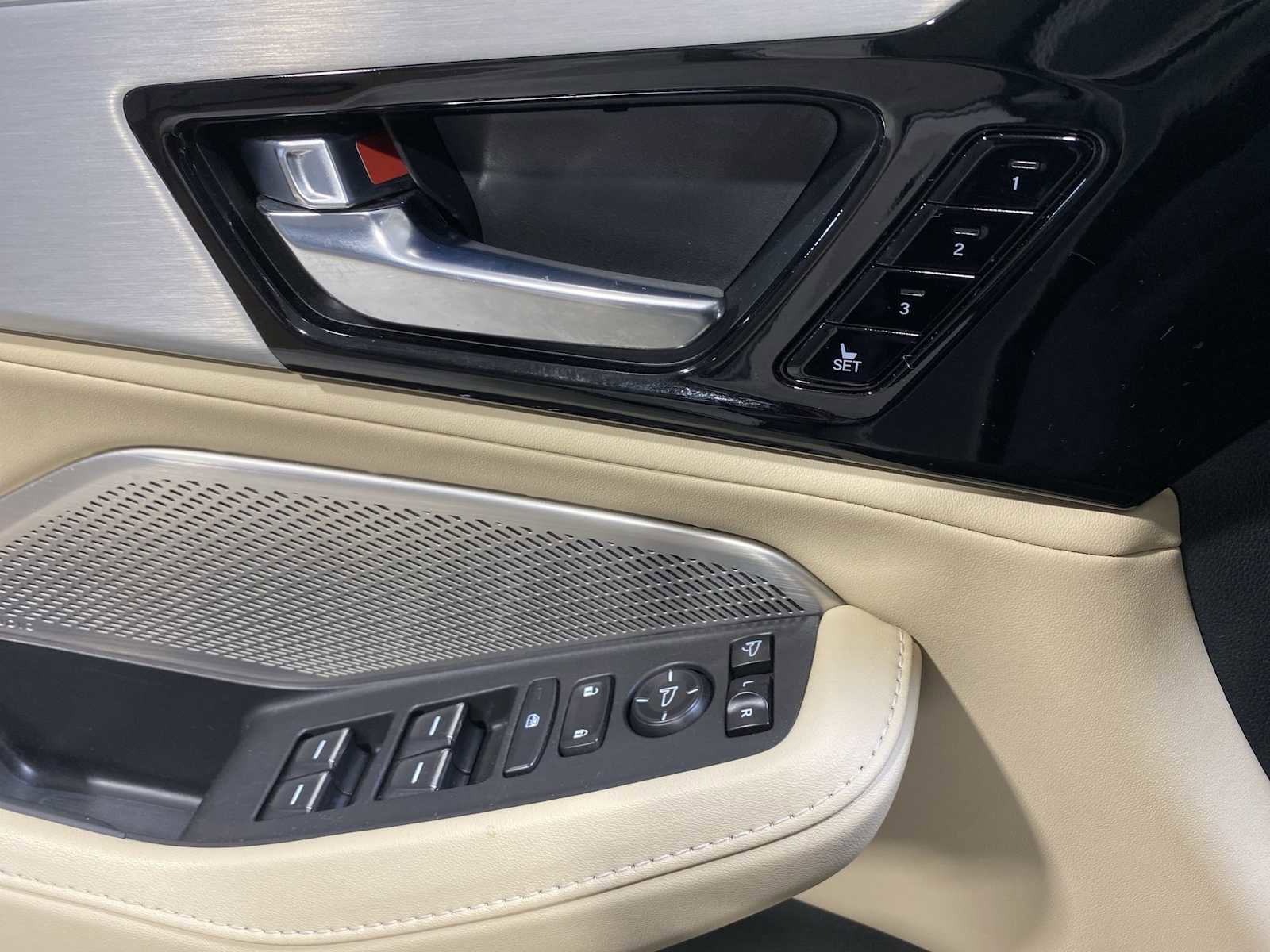 Certified 2023 Acura MDX SH-AWD w/ Technology Package image 23