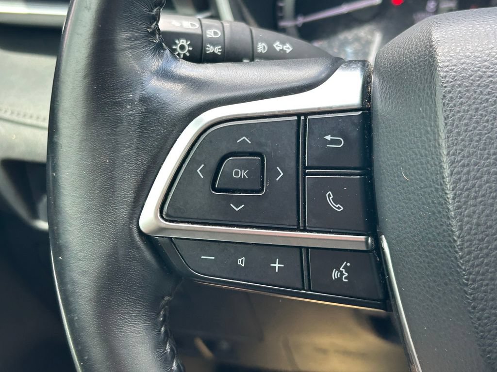 Used 2021 Toyota Highlander XLE FWD image 38