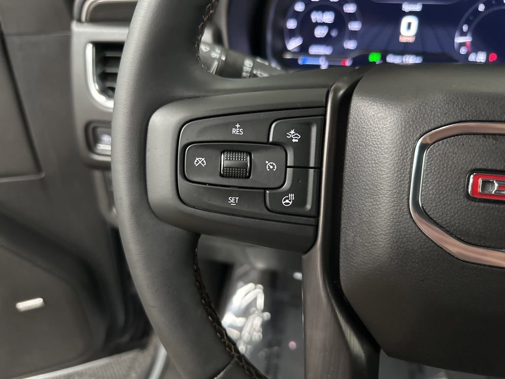 Used 2024 GMC Yukon AT4 w/ Technology Package AWD/4WD image 17