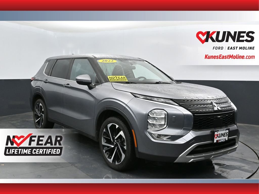 Used 2022 Mitsubishi Outlander SE image 1