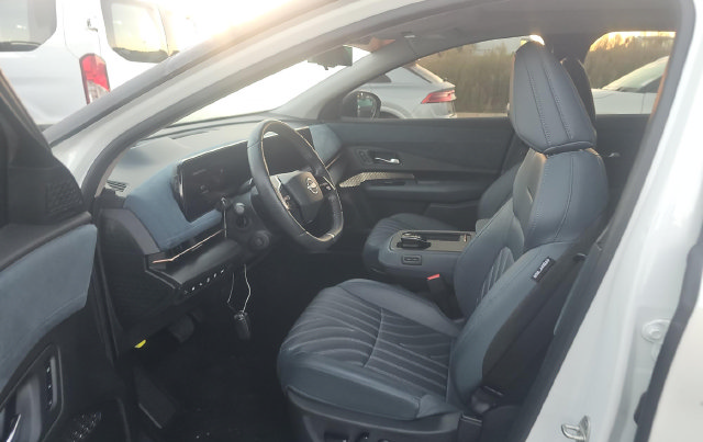 Used 2024 Nissan Ariya AWD image 5