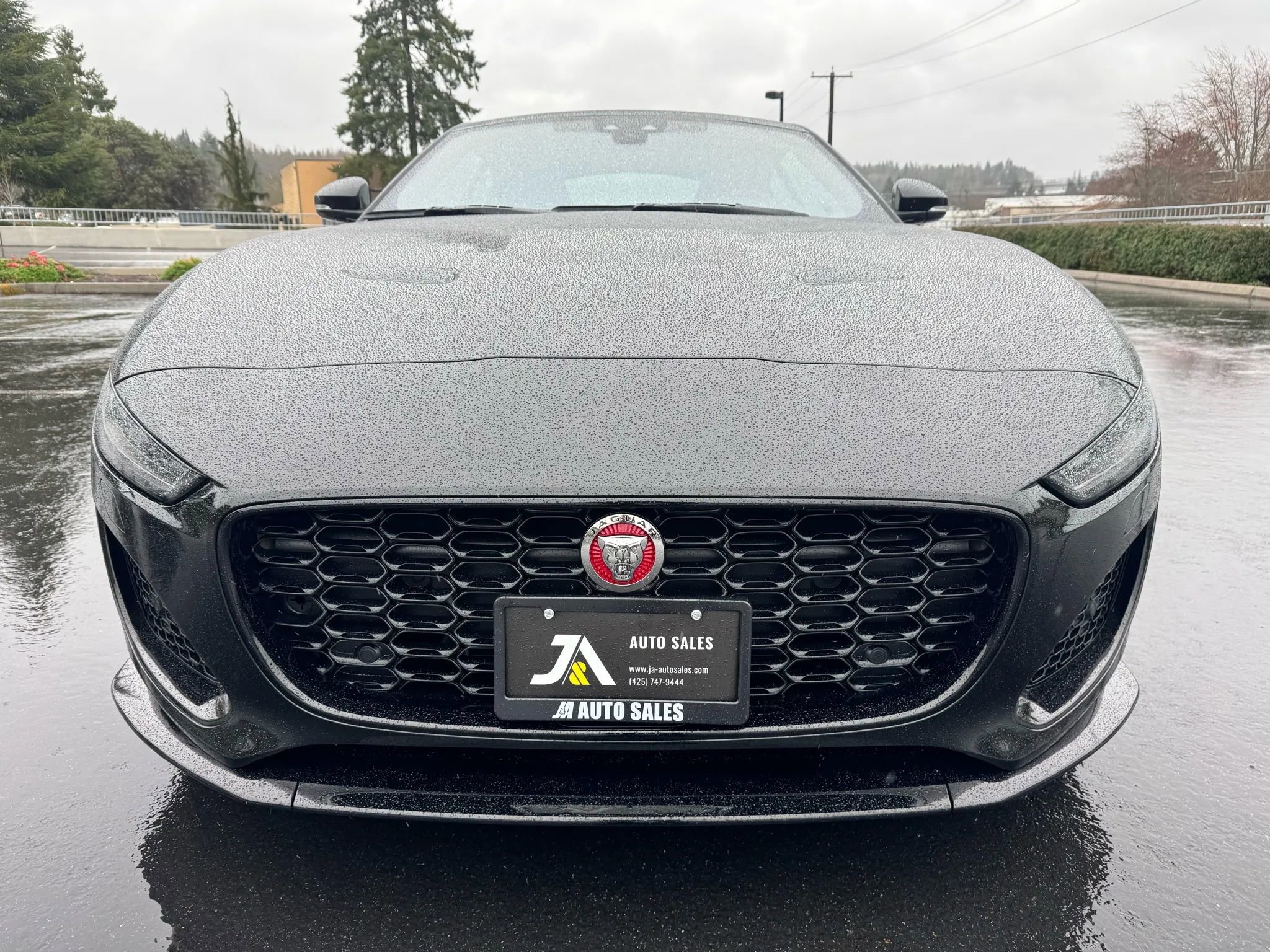 Used 2023 Jaguar F-TYPE Coupe image 3