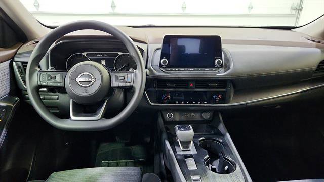 Certified 2023 Nissan Rogue SV image 22