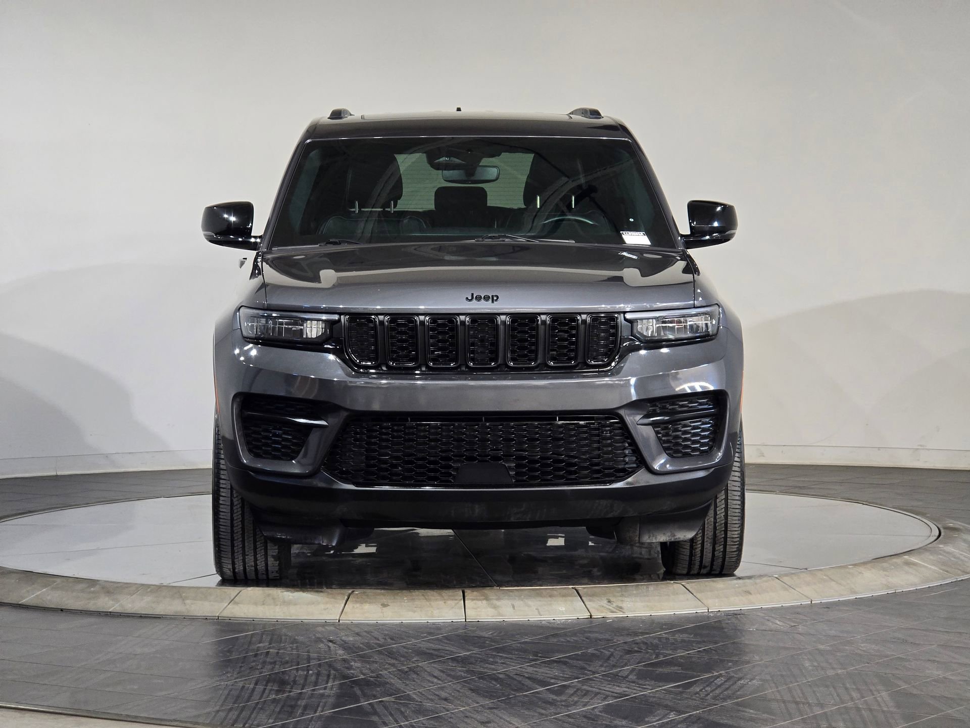 Used 2022 Jeep Grand Cherokee Altitude image 3