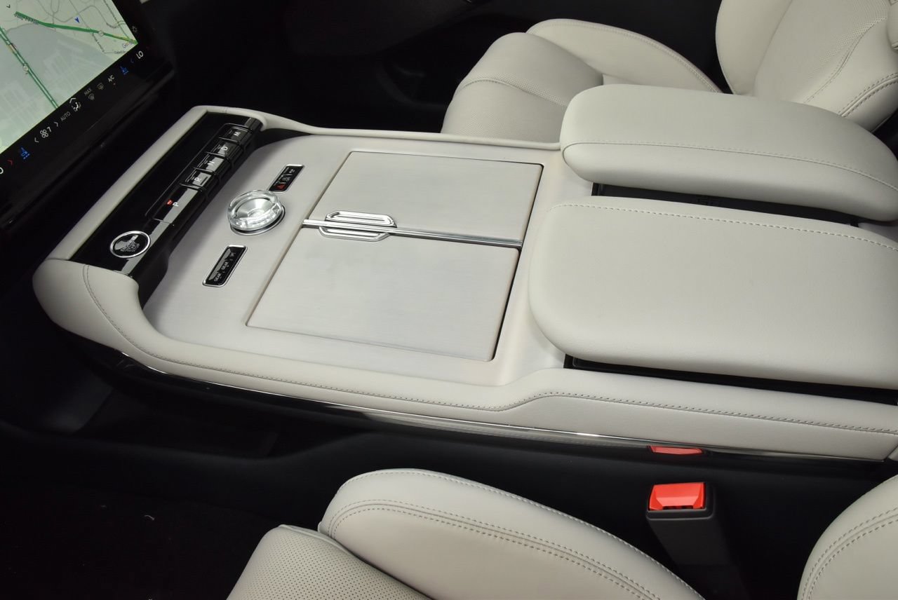 New 2026 Lincoln Navigator Reserve w/ Jet Appearance Package AWD/4WD image 34