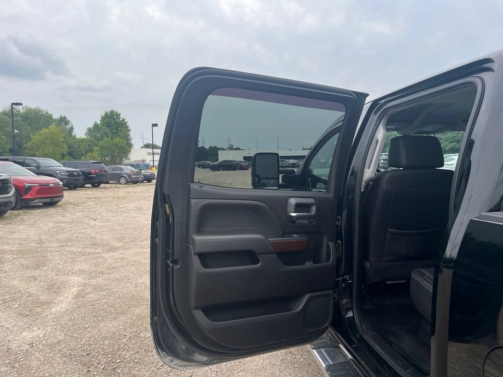 Used 2018 GMC Sierra 2500 SLT w/ Duramax Plus Package AWD/4WD image 24