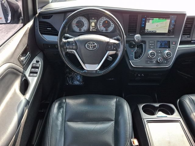Used 2016 Toyota Sienna SE w/ SE Preferred Package FWD image 11