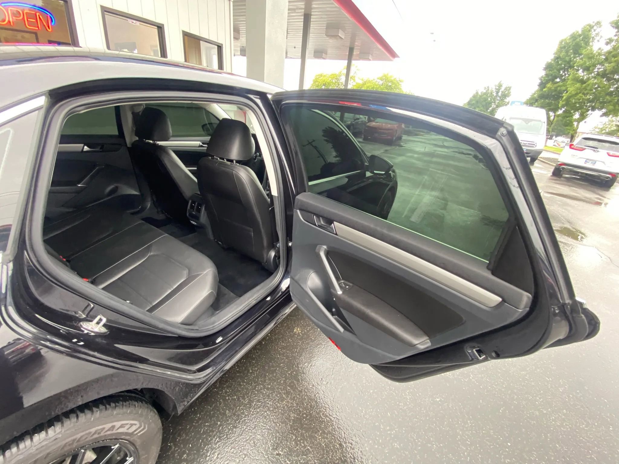 Used 2020 Volkswagen Passat 2.0T SE image 28