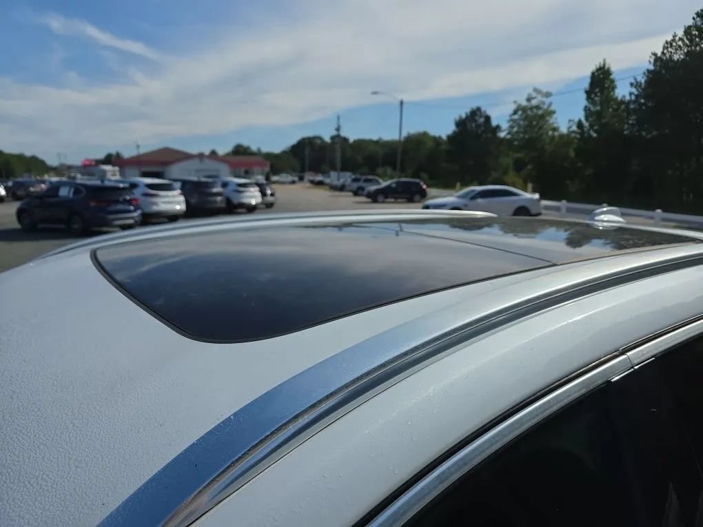 Used 2018 Volvo XC60 T5 R-Design w/ Protection Package AWD/4WD image 12