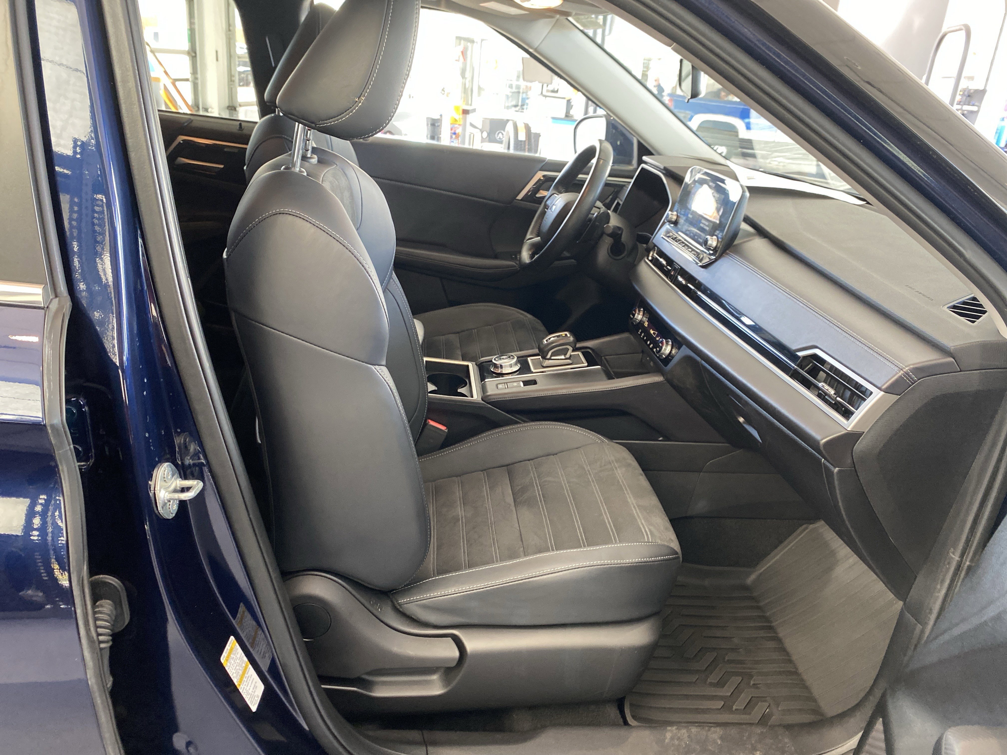 Used 2023 Mitsubishi Outlander SE image 29