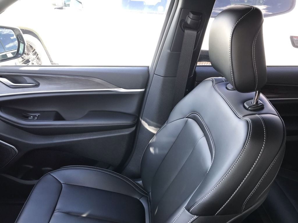 New 2026 Jeep Grand Cherokee L Limited image 25