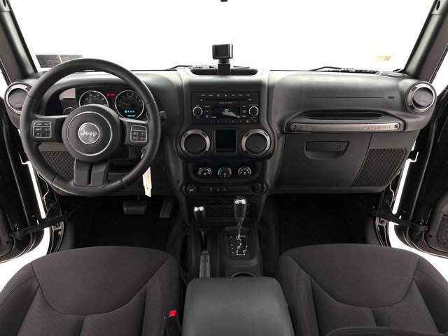 Used 2015 Jeep Wrangler Unlimited Sport w/ Connectivity Group AWD/4WD image 2