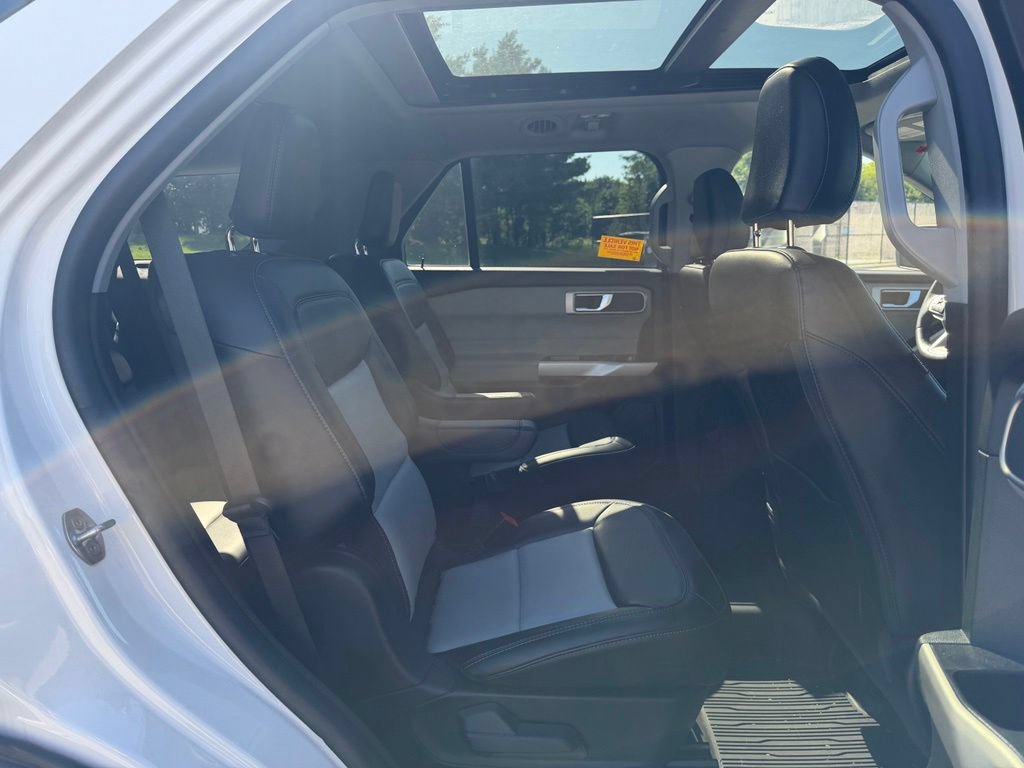 Used 2023 Ford Explorer XLT w/ Equipment Group 202A AWD/4WD image 12