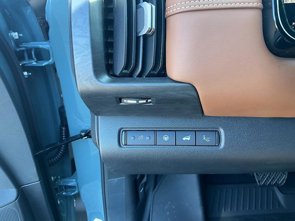 New 2026 Nissan Pathfinder Platinum image 13