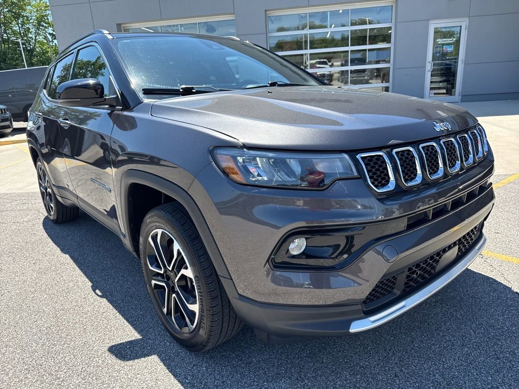 Used 2023 Jeep Compass Limited w/ Sun and Sound Group AWD/4WD image 13