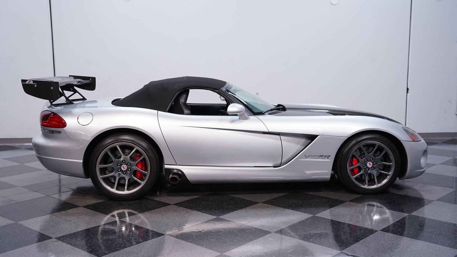 Used 2005 Dodge Viper SRT-10 image 12