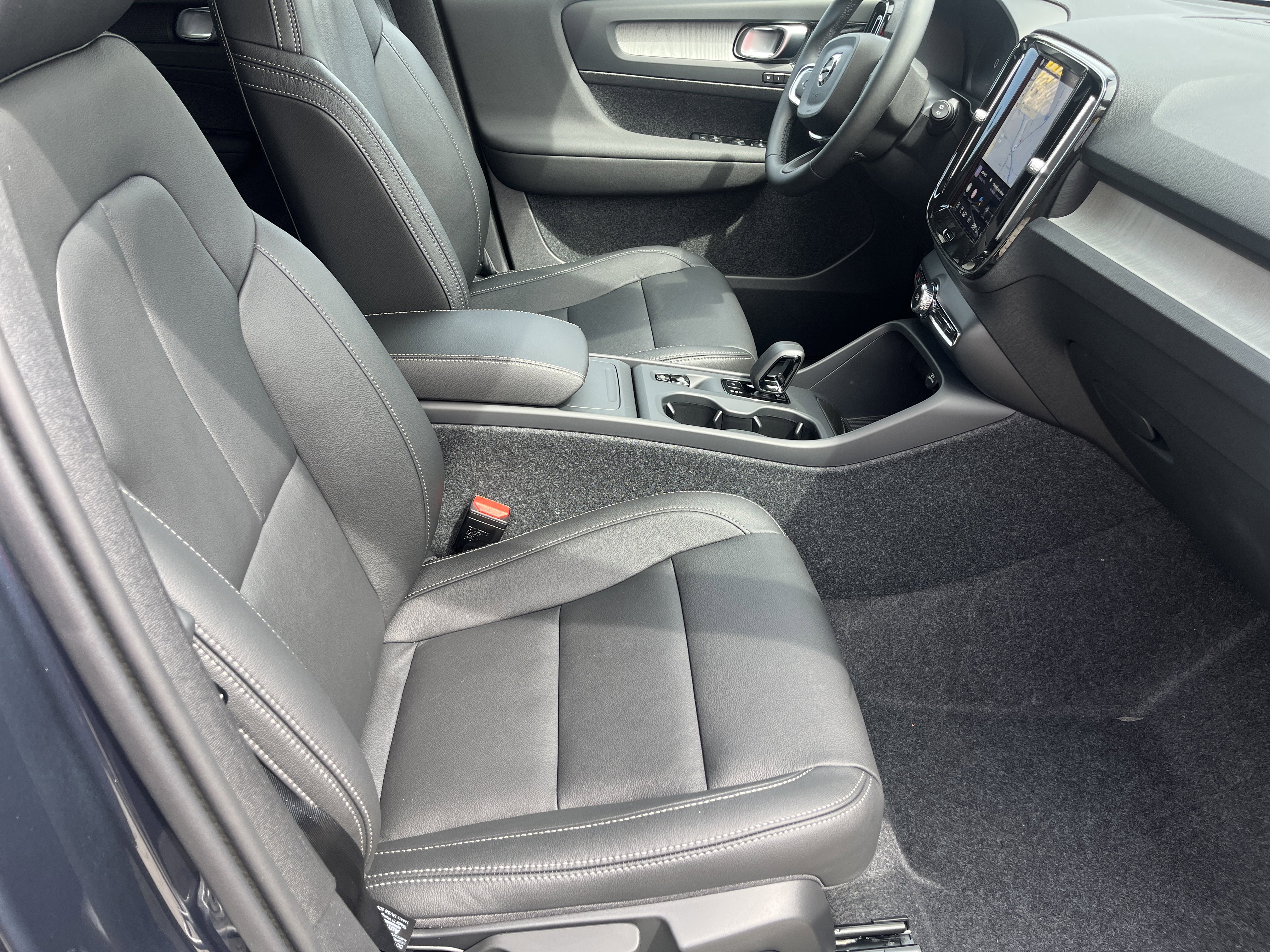 New 2026 Volvo XC40 B5 Core image 22