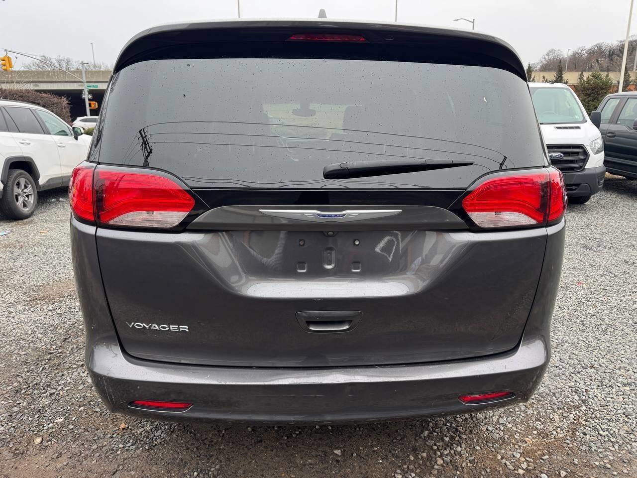 Used 2020 Chrysler Voyager Lxi image 6