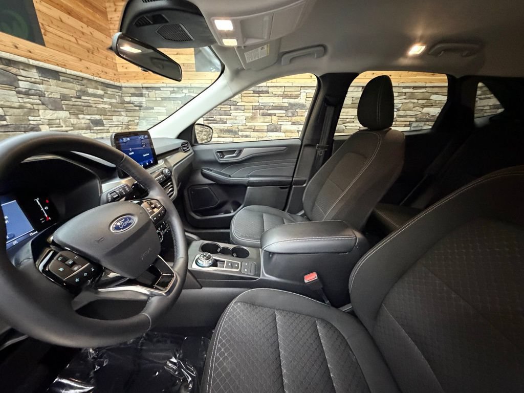 Used 2023 Ford Escape Active AWD/4WD image 11