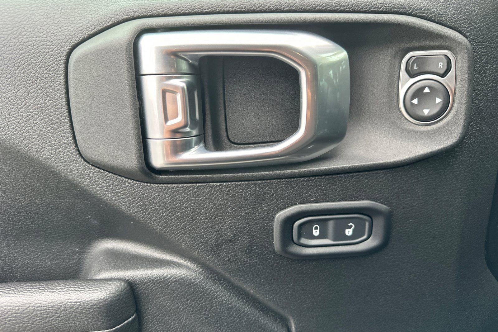 Used 2022 Jeep Wrangler Unlimited Rubicon 4xe image 13