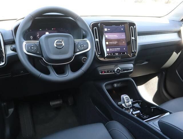 New 2024 Volvo XC40 B5 Plus w/ Climate Package AWD/4WD image 7