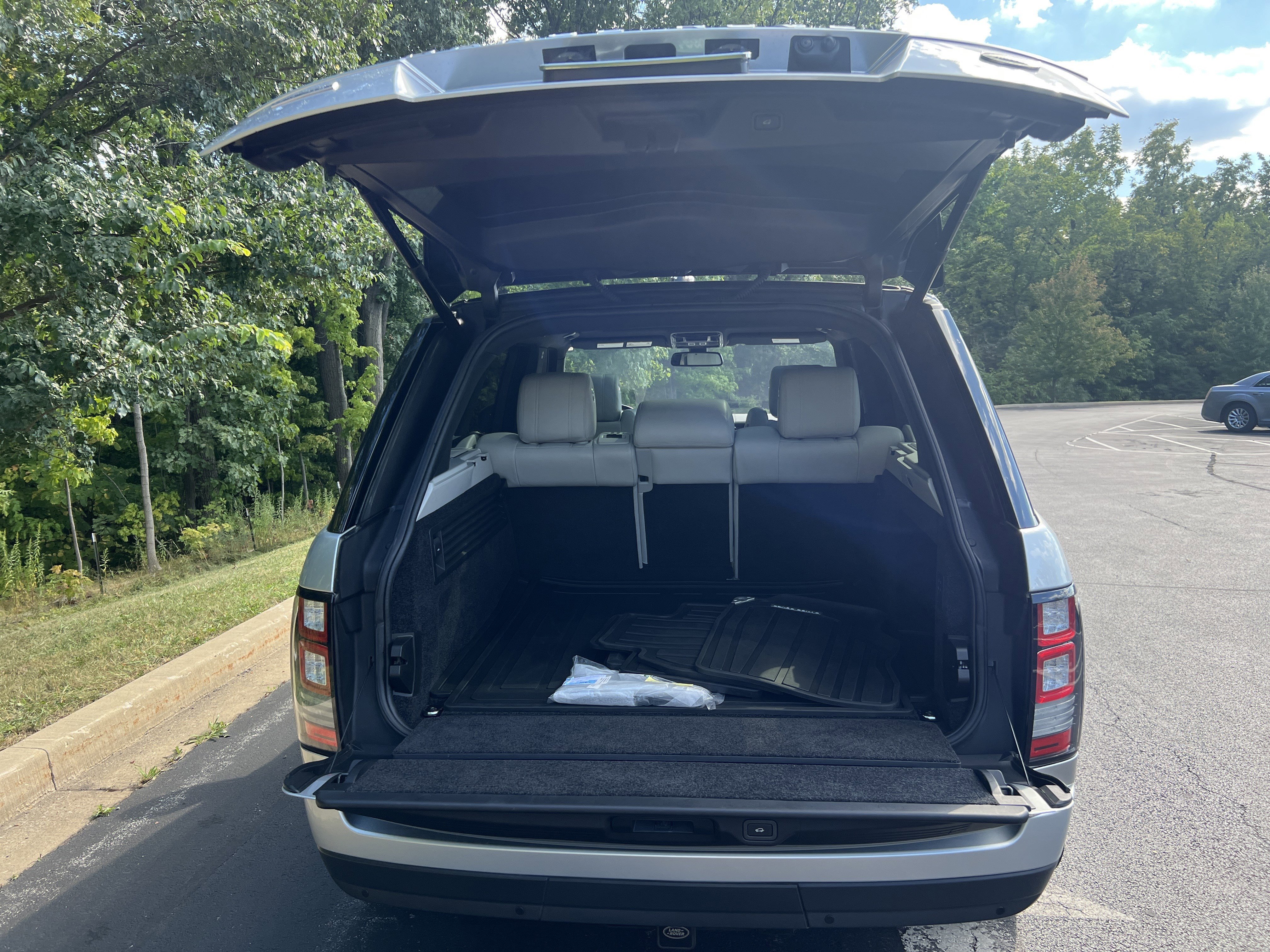 Used 2016 Land Rover Range Rover HSE image 29