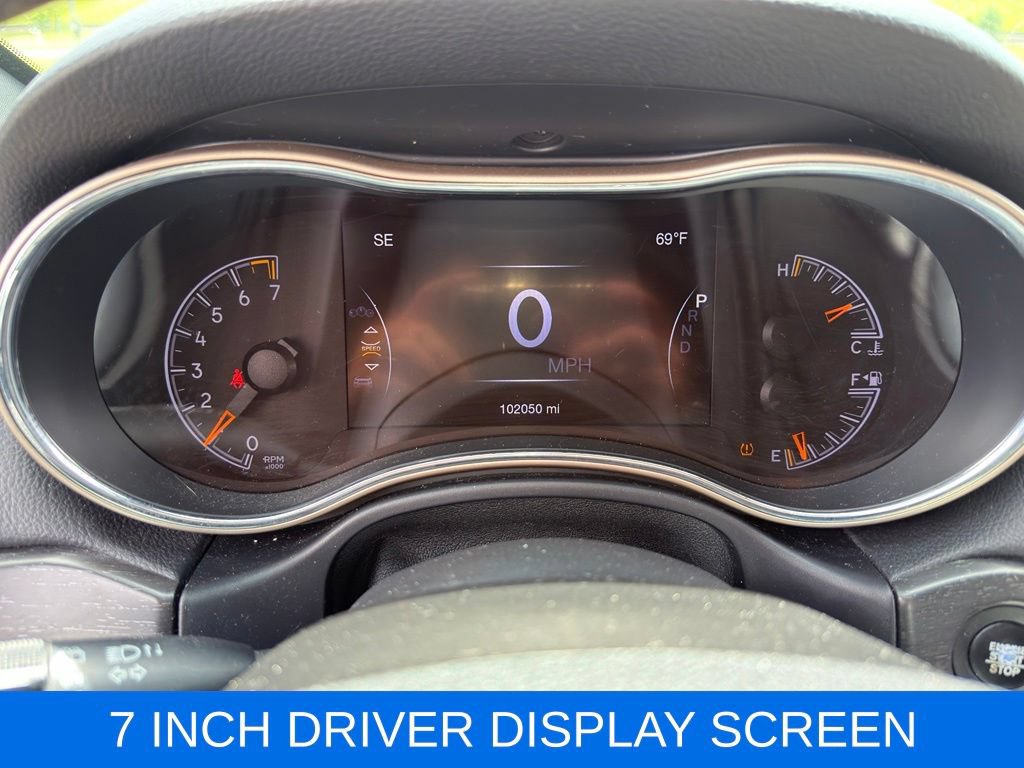 Used 2017 Jeep Grand Cherokee Laredo AWD/4WD image 3