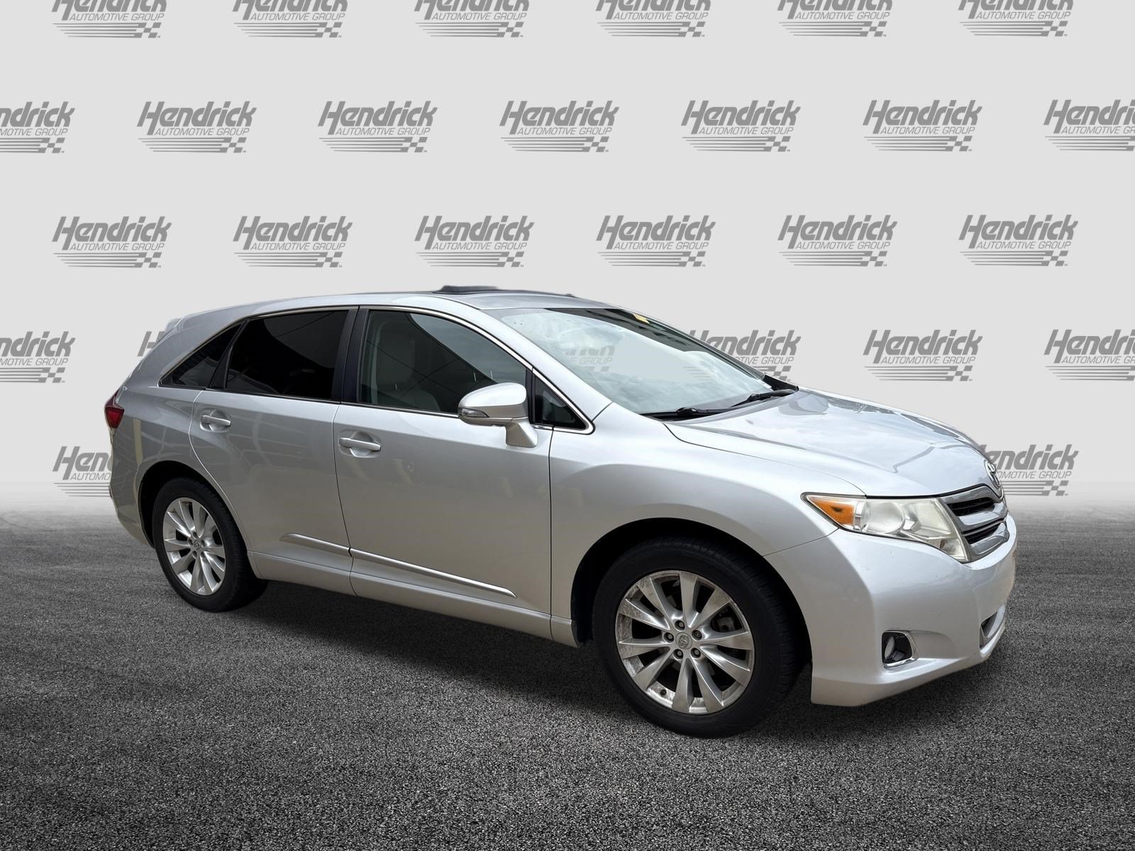 Used 2014 Toyota Venza LE FWD image 2
