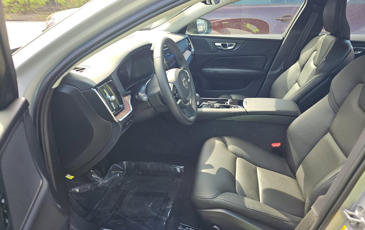 Used 2023 Volvo S60 T8 Plus AWD/4WD image 6