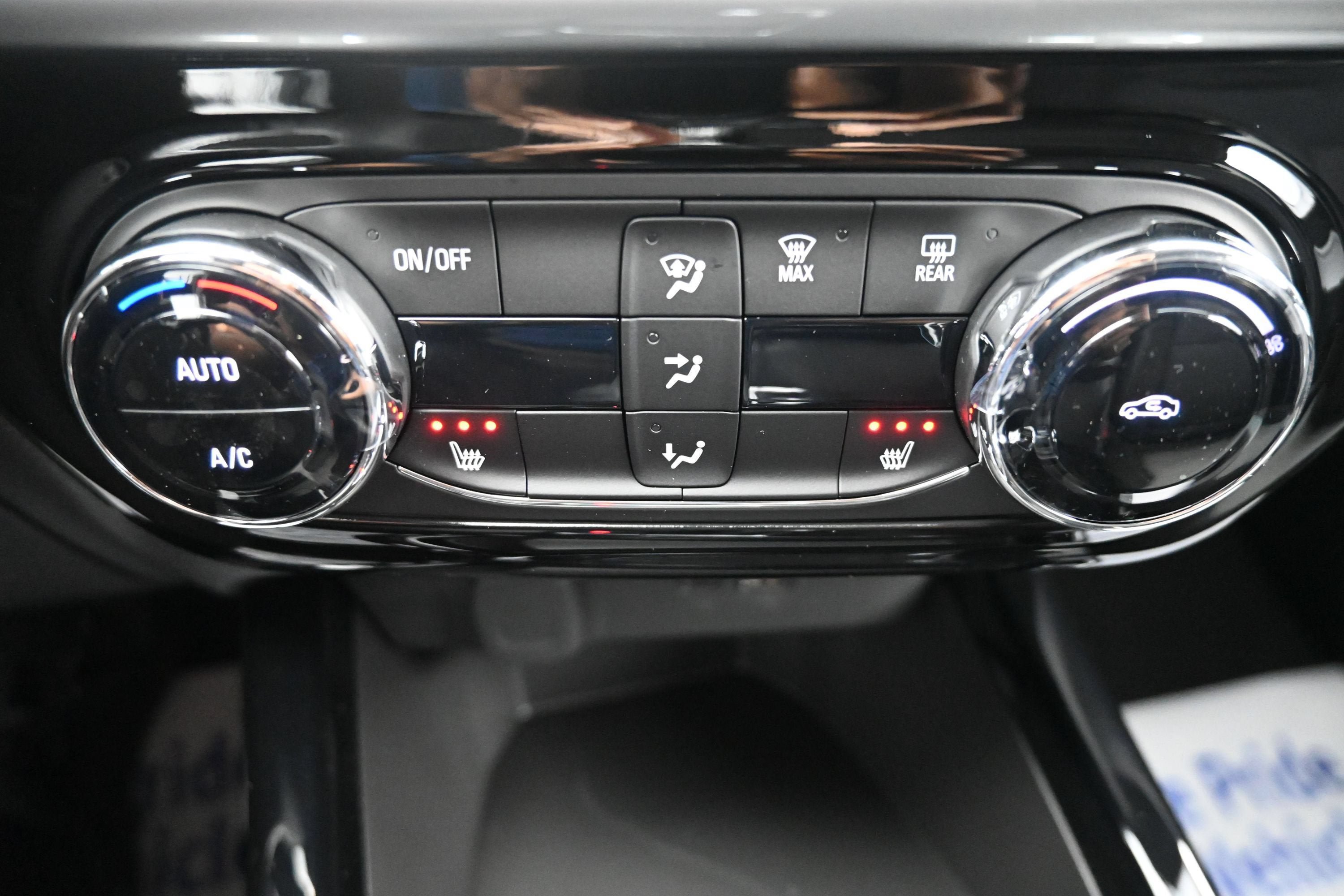 New 2026 Chevrolet Trax RS w/ Sunroof Package FWD image 17