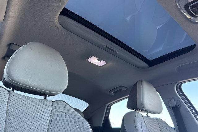 Used 2021 Hyundai Elantra Limited FWD image 19