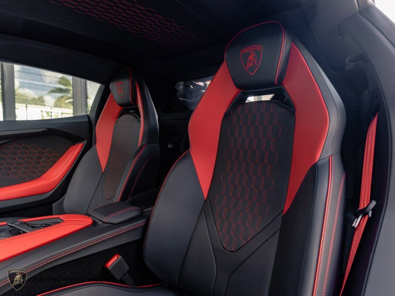Used 2025 Lamborghini Revuelto image 25