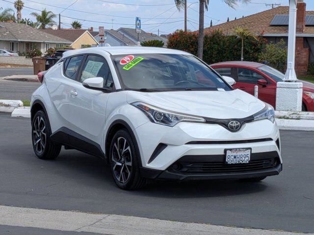 Used 2019 Toyota C-HR XLE FWD image 3