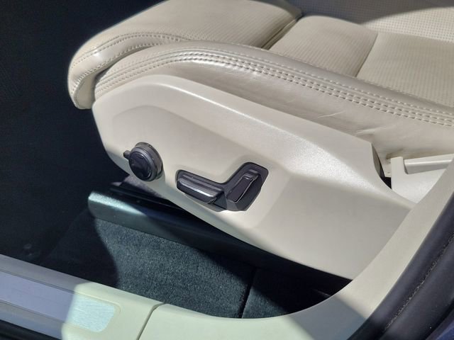 Used 2021 Volvo XC60 T8 Inscription w/ Advanced Package image 10