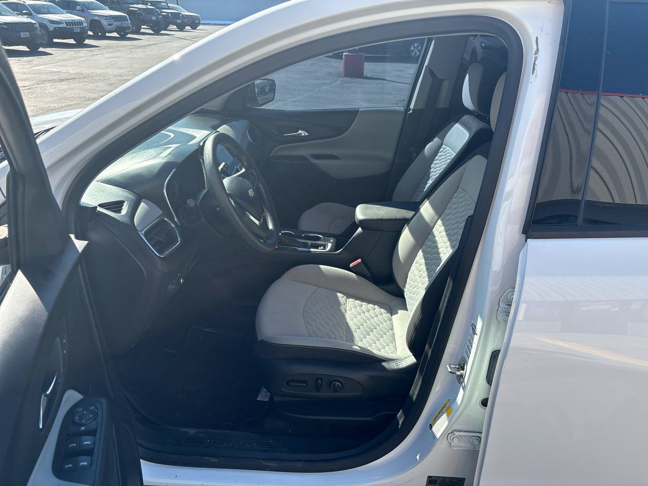 Used 2019 Chevrolet Equinox LS w/ LS Convenience Package FWD image 4