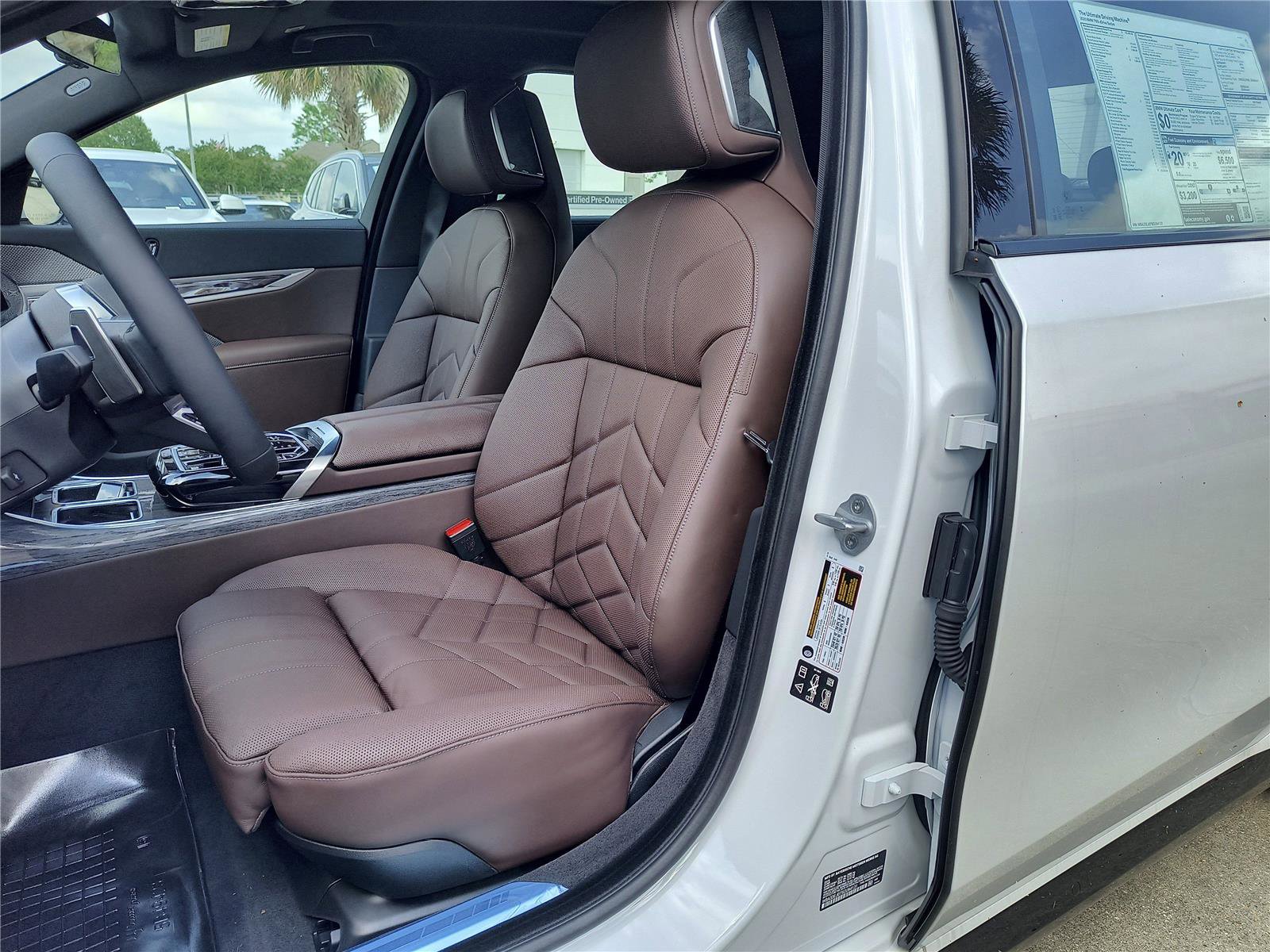 Used 2025 BMW 760i xDrive w/ Executive Package image 7