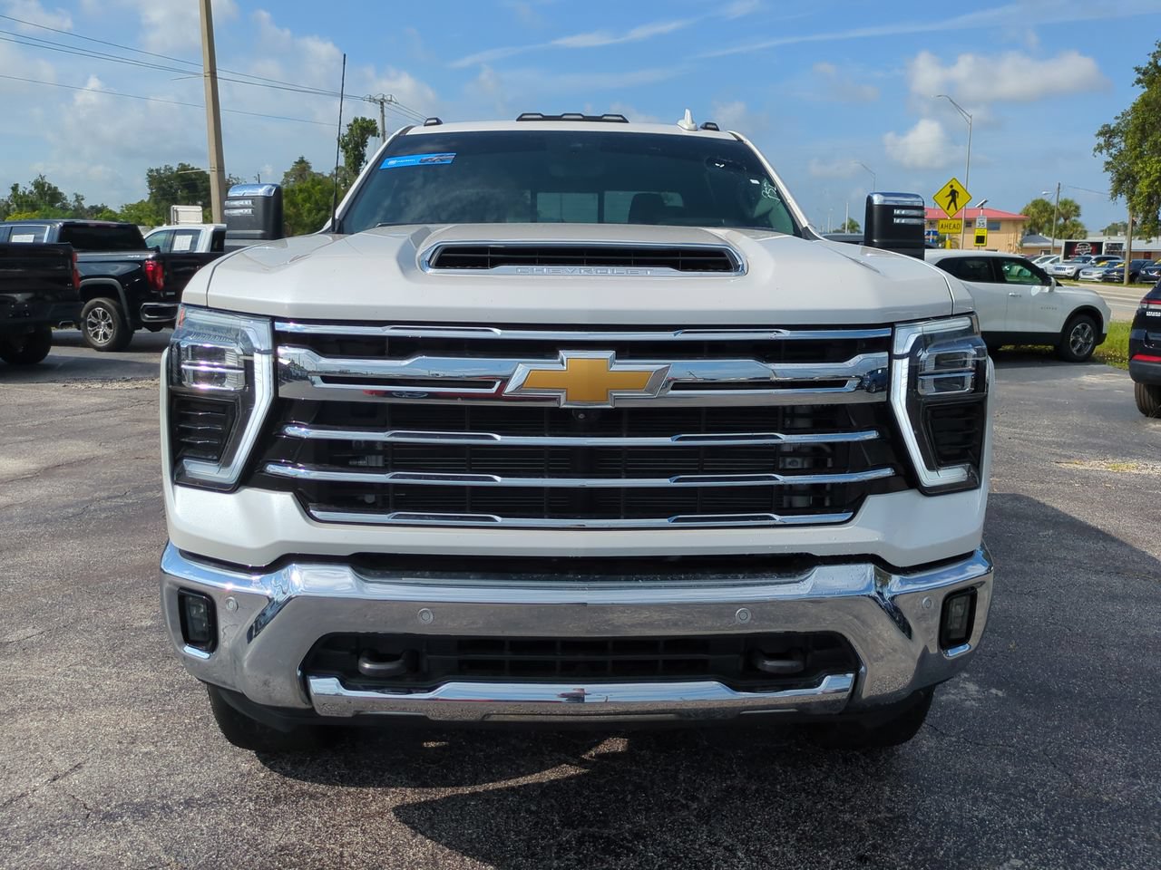 Used 2024 Chevrolet Silverado 2500 LTZ w/ LTZ Plus Package AWD/4WD image 9