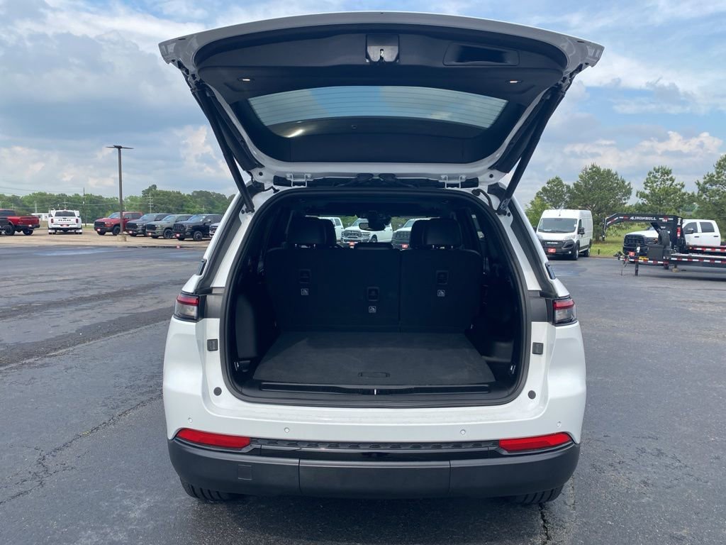 Used 2023 Jeep Grand Cherokee Altitude AWD/4WD image 41