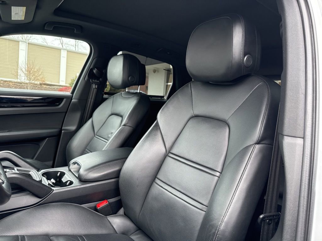 Used 2022 Porsche Cayenne S AWD/4WD image 18
