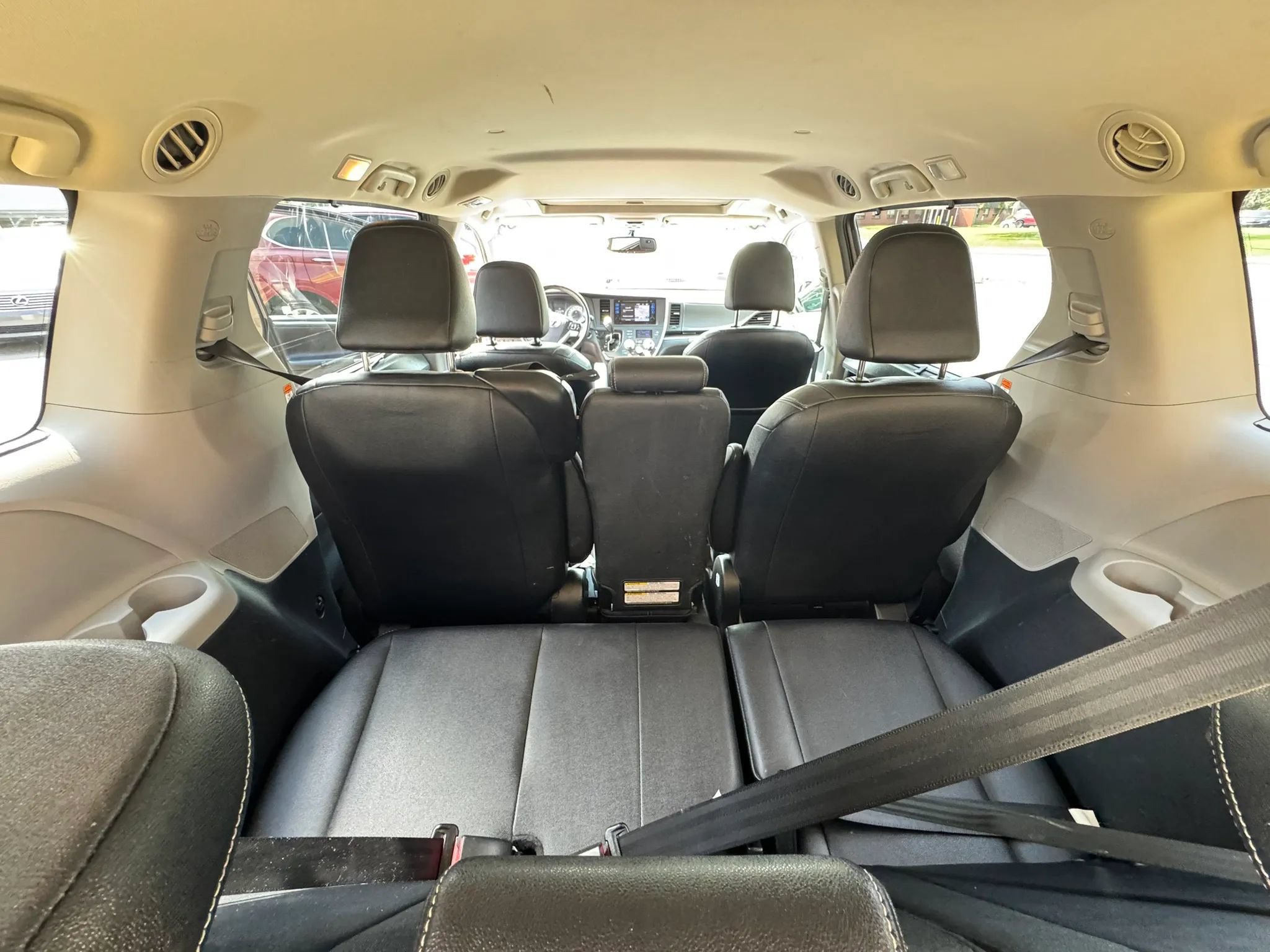 Used 2015 Toyota Sienna SE w/ SE Preferred Package FWD image 20