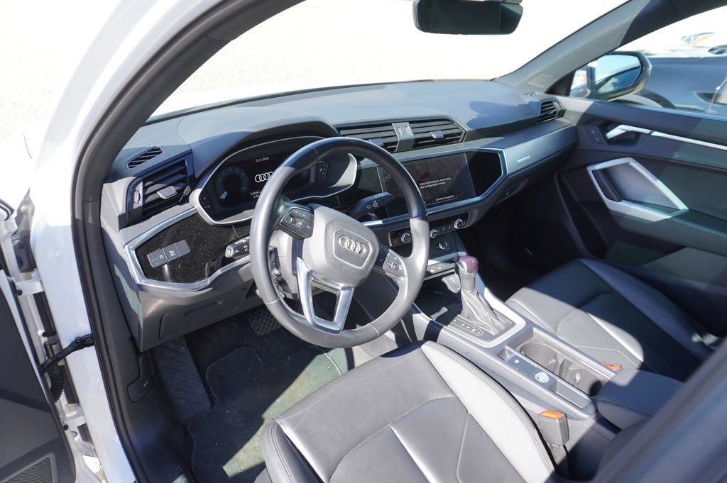 Used 2024 Audi Q3 2.0T Premium AWD/4WD image 3