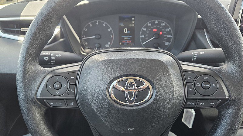 Used 2025 Toyota Corolla LE FWD image 16