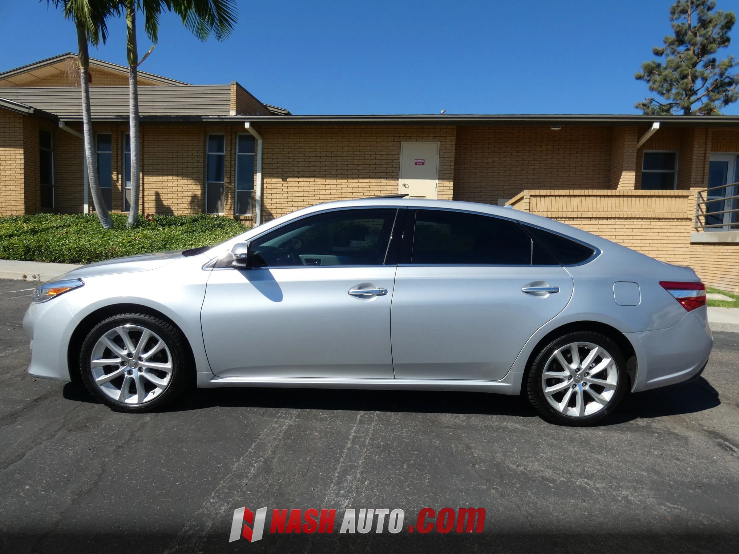 Used 2014 Toyota Avalon Limited FWD image 12