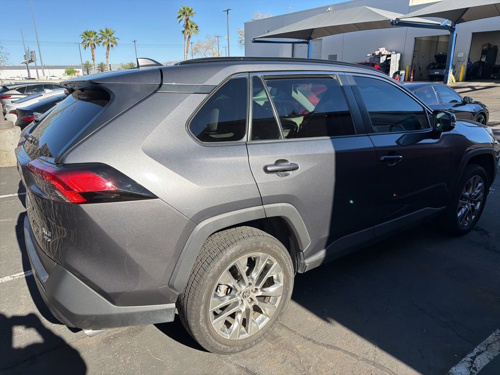 Used 2021 Toyota RAV4 XLE Premium image 3