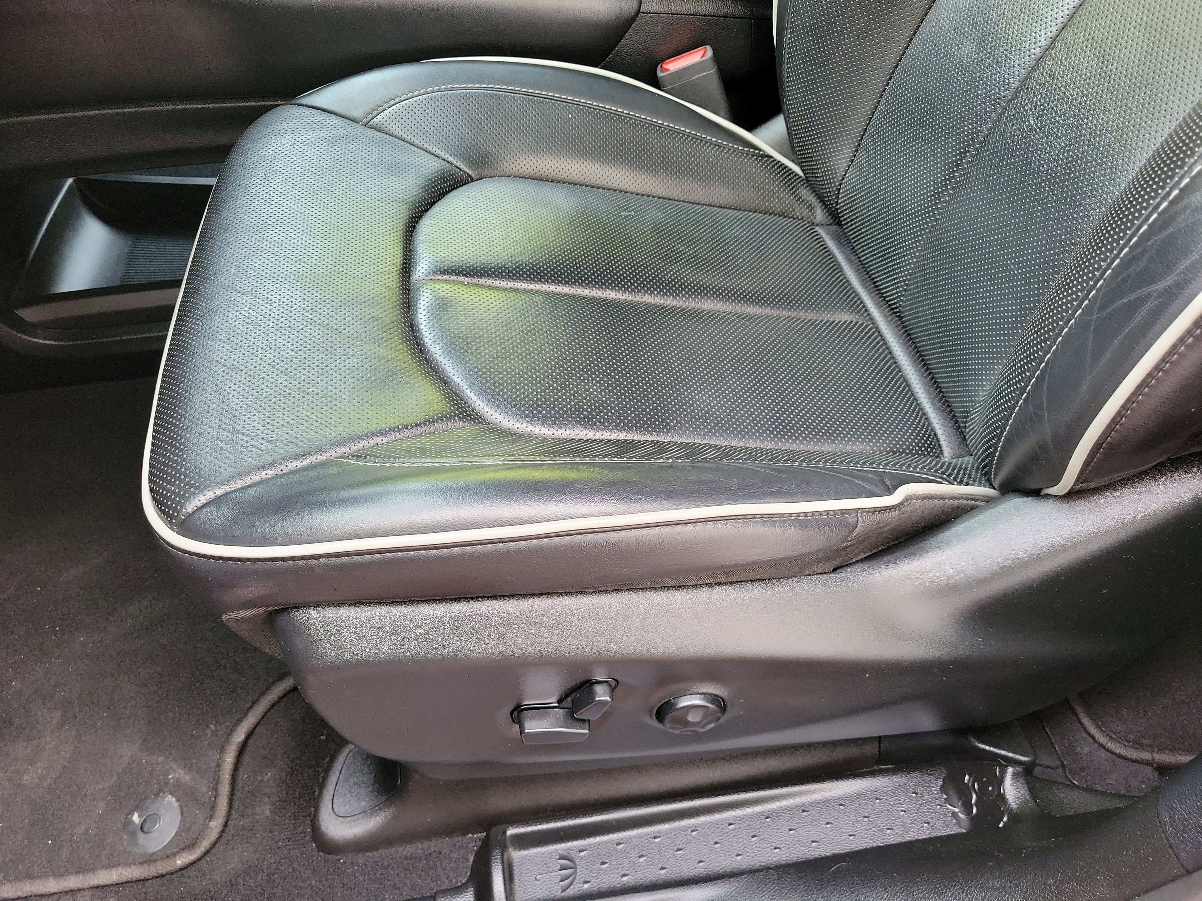 Used 2025 Chrysler Pacifica Limited image 10