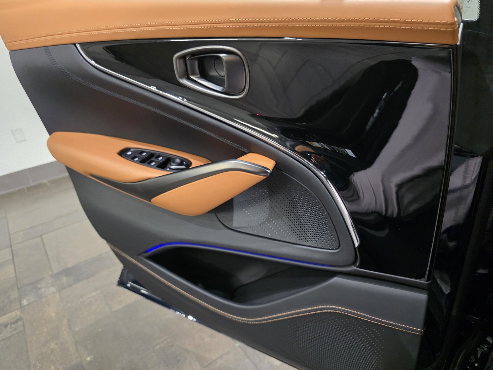 New 2025 Aston Martin DBX 707 image 16